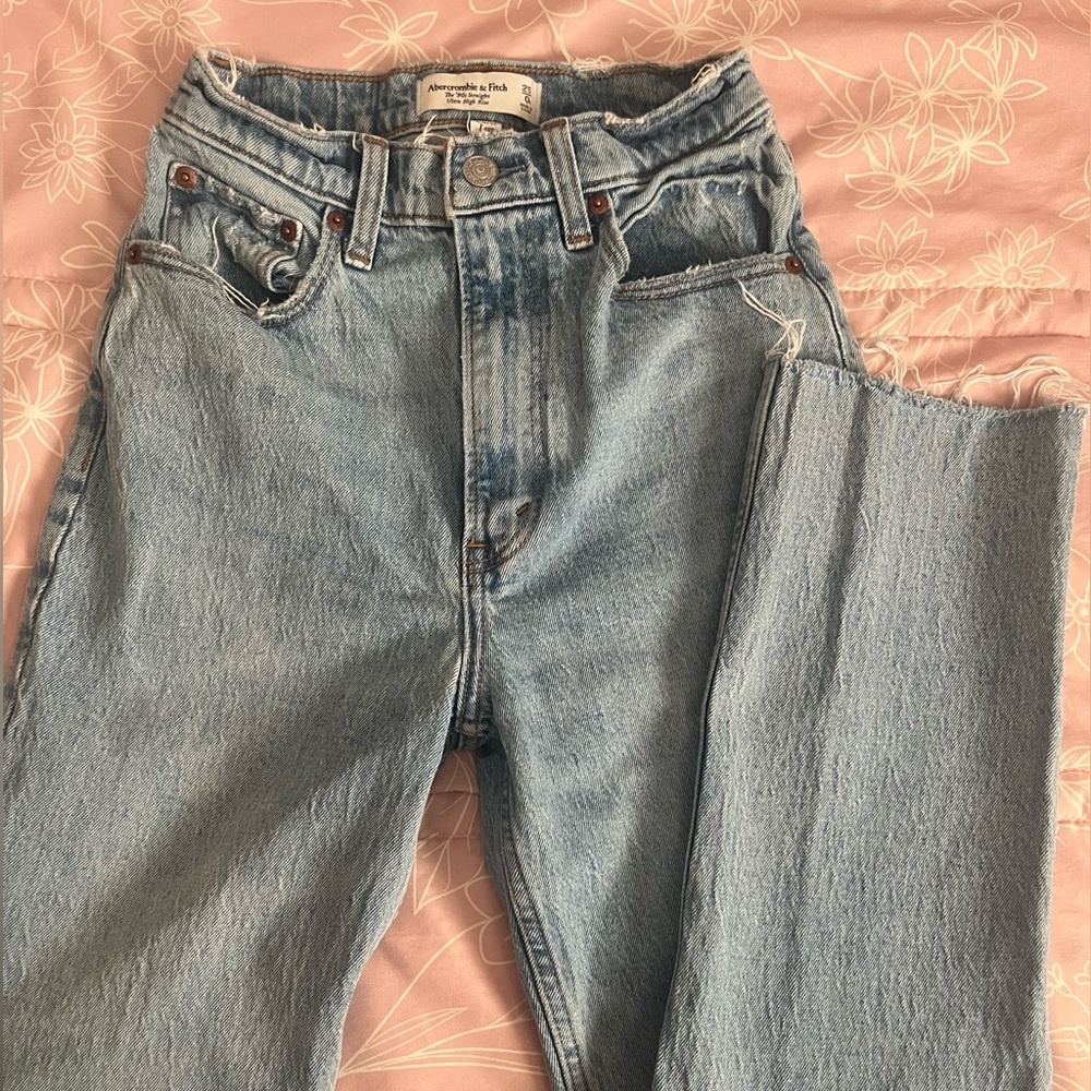 Abercrombie & Fitch Curve Love Ultra High Rise 90s Straight Jeans